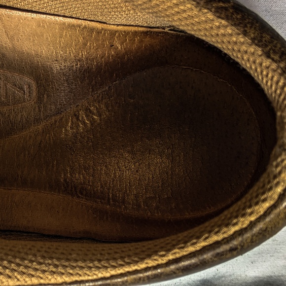 Keen men Austin size 8.5 urban shoe. Olive green w/ range stitching. - Picture 6 of 11